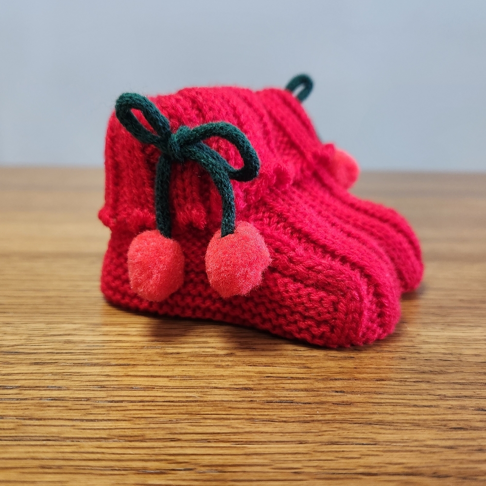 🟣NWOT Baby Booties in Cherry Holiday Red